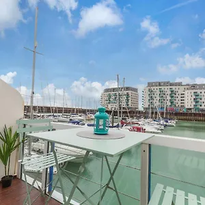  Apartment On The Water 2 With Free Parking - By My Getaways United Kingdom