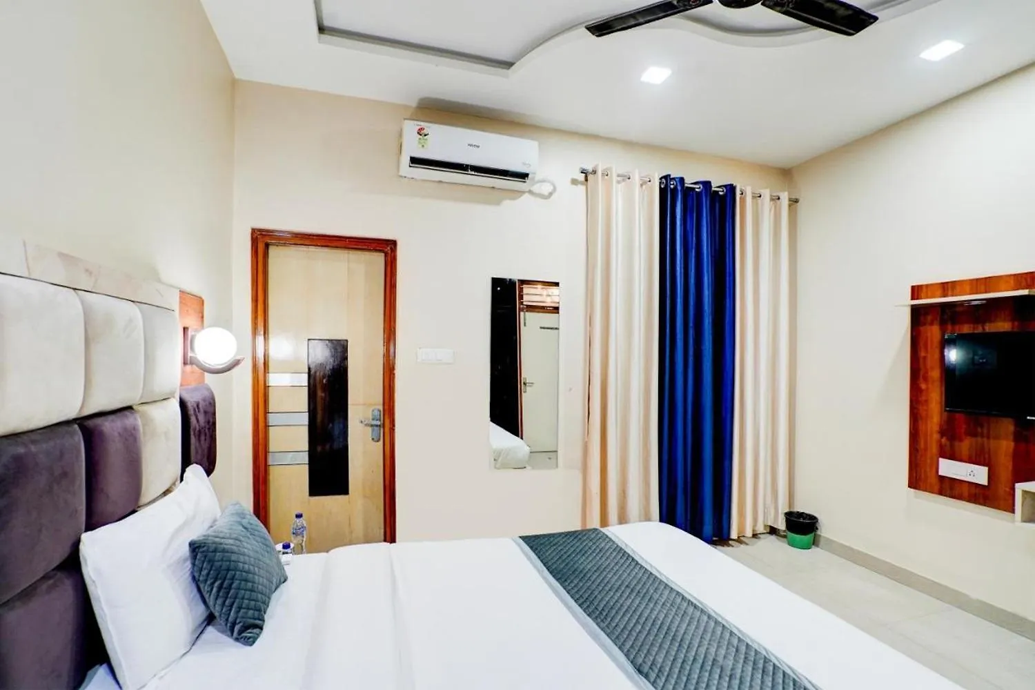 The Five Dimension Appartement Agra  0*, Agra (Uttar Pradesh) India